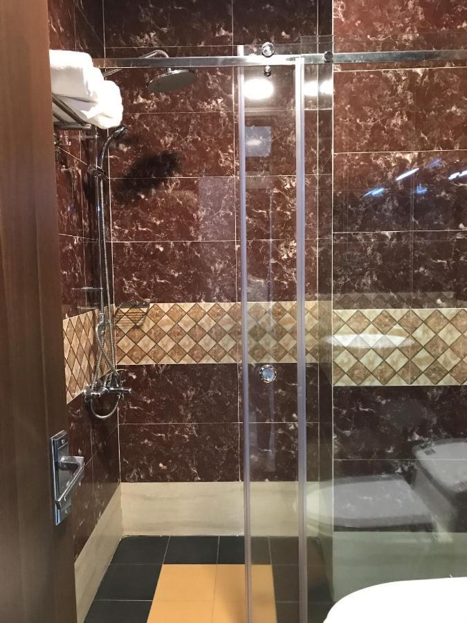 Quoc Thanh Hotel Long Khanh Exterior foto
